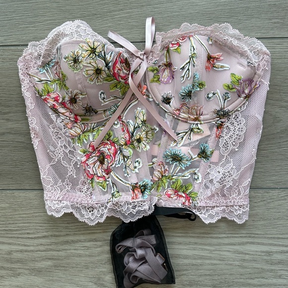 VICTORIA SECRET LAVENDER FLORAL BUSTIER - Picture 4 of 6